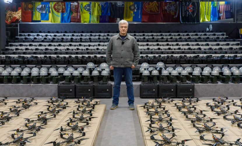 Честное качество, а не из го*на и палок: Порошенко приобрел для защитников 4 тысячи FPV-дронов, сотни "Мавиков" и окопные РЕБы