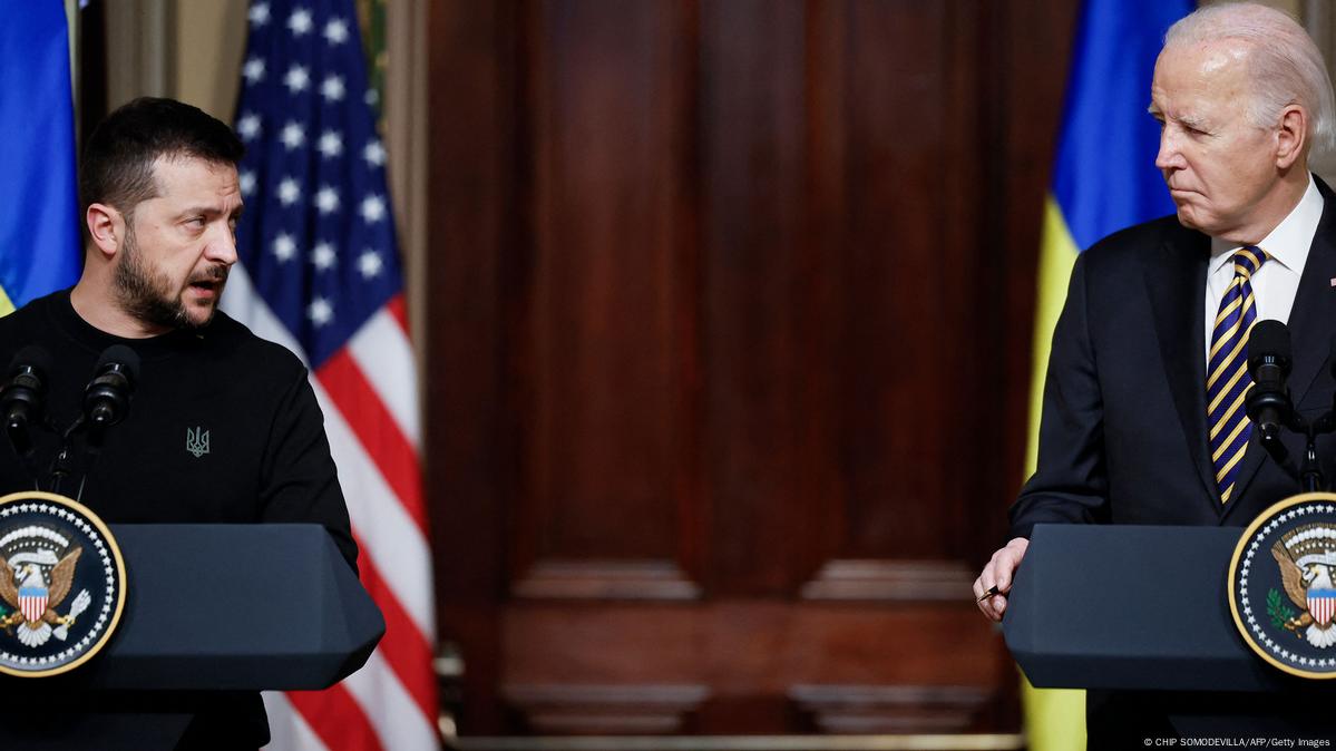 "Вы чертовски лучше". Байден по ошибке представил Зеленского как "президента Путина". Видео