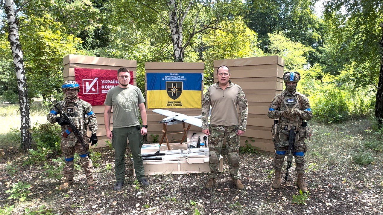 "Уже завтра полетят на головы орков": Палатный передал самолеты-камикадзе от "Украинской команды" 28 бригаде