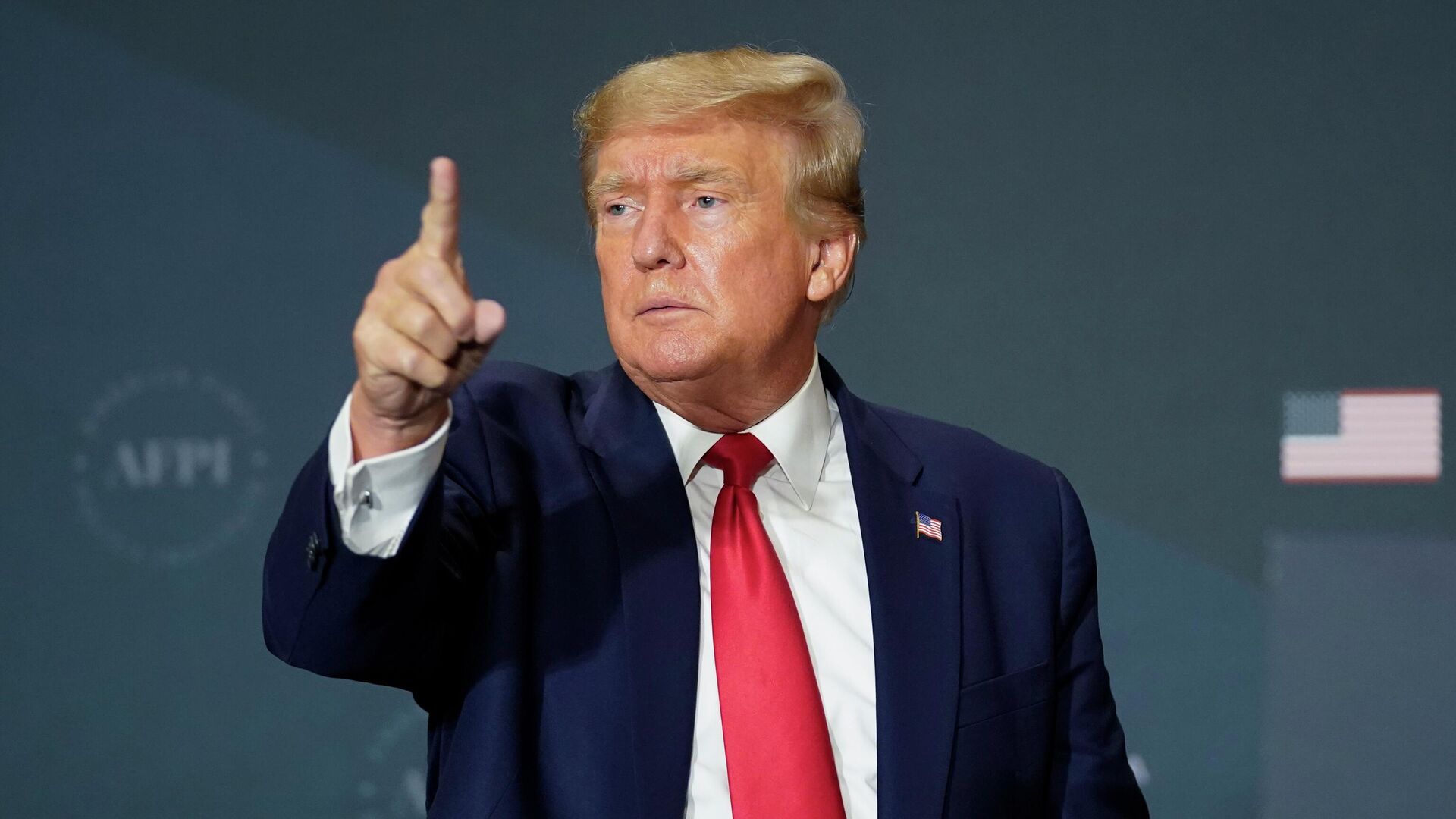 "У нас есть мощная сила": Трамп вновь заявил, что способен мгновенно остановить войну в Украине