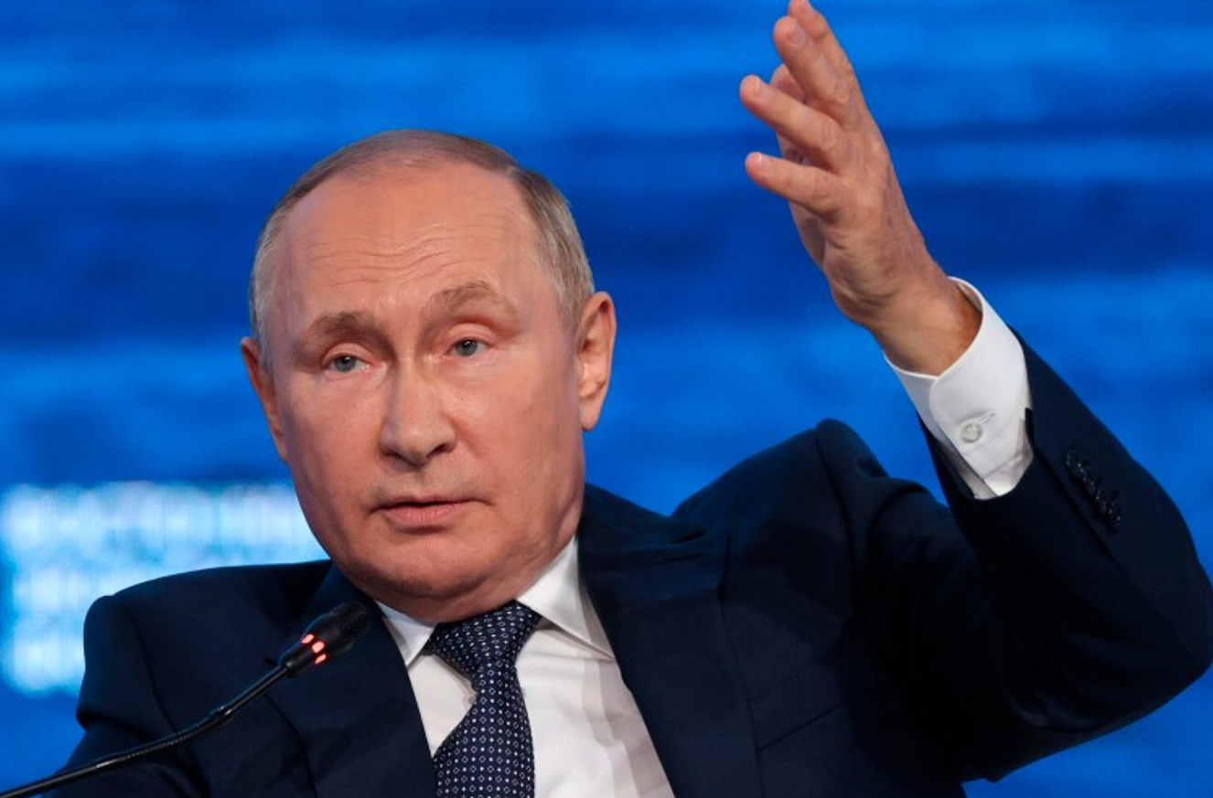 Зеленский назвал Путина "долб***бом" после его идеи с "дуэлью"