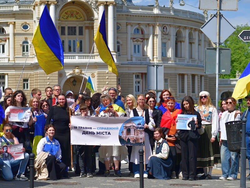 "19 мая – настоящий День города". В Одессе устроили праздничное шествие к ее 610-летию.
