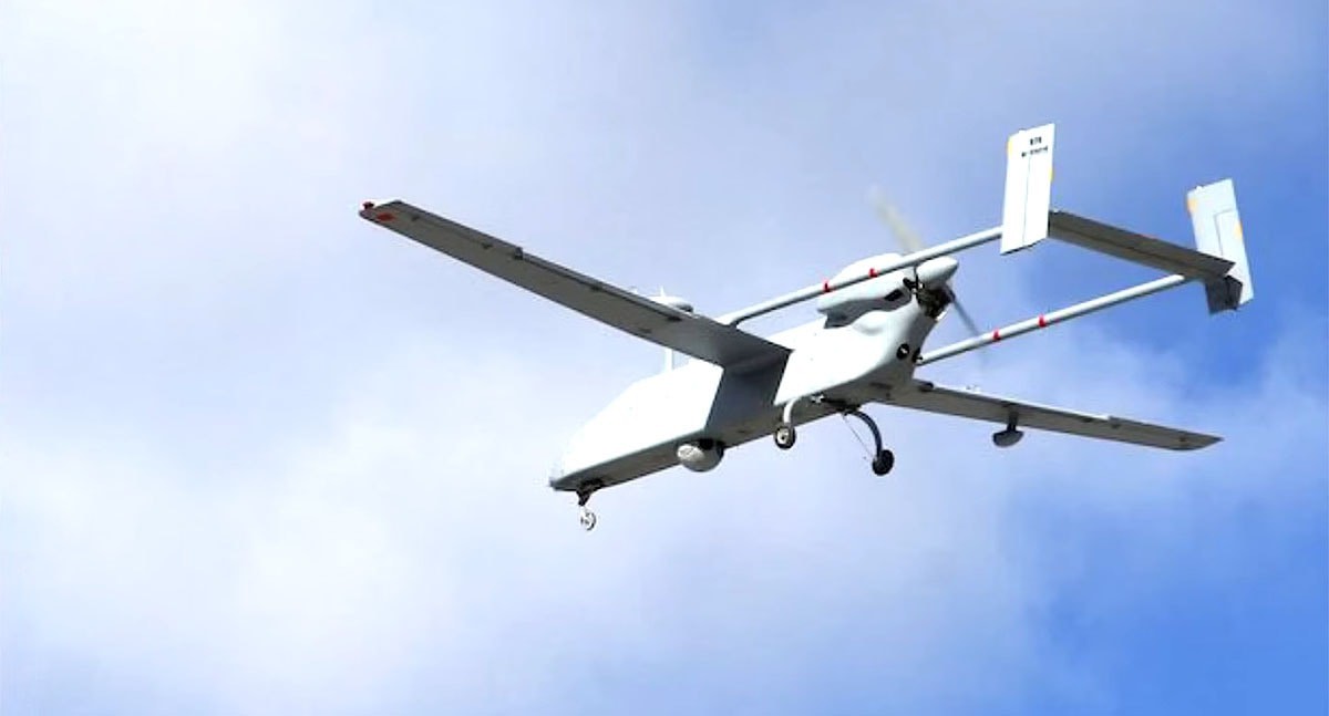 В Челябинской области РФ дроны атакуют завод: пожар видно издалека. Фото и видео