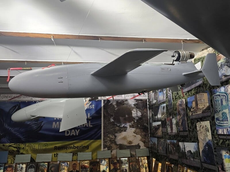 "Одновременно запускали около 100". Фото и видео новых украинских ракет "Барс"