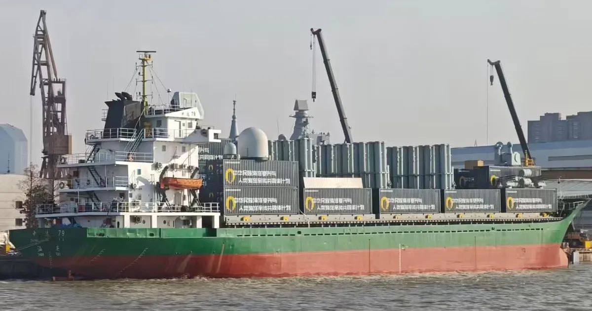 Запуск дронов с палубы: Китай превращает грузовые суда в "авианосцы"