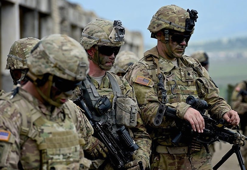 СМИ: США выводят часть войск с ключевых баз на Ближнем Востоке перед вероятной атакой на Иран