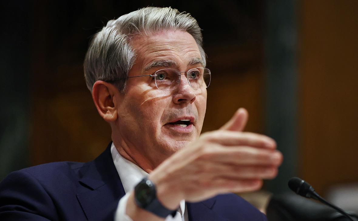 "До сих пор покупают российскую нефть": Бессент обвинил Европу в финансировании войны против себя. Видео