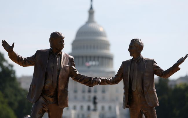 Трампа "засветили" среди файлов Эпштейна: что всплыло из секретных документов