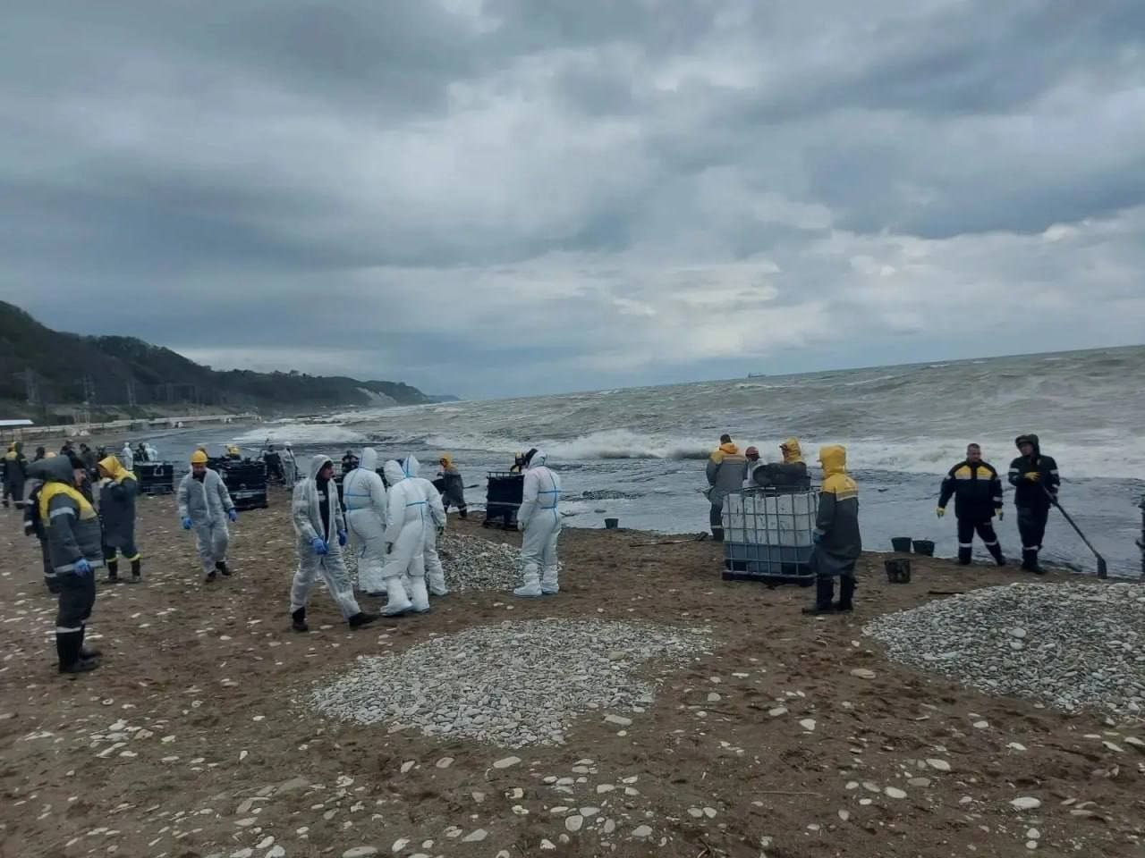 Тонут в собственной нефти: как выглядит Туапсе в результате агрессии РФ против Украины. Фото и видео