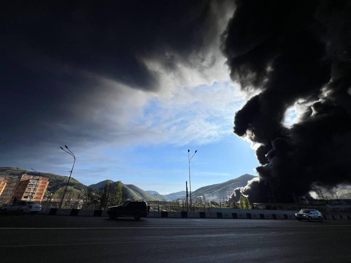 Туапсе снова атаковали дроны, на НПЗ возник мощный пожар