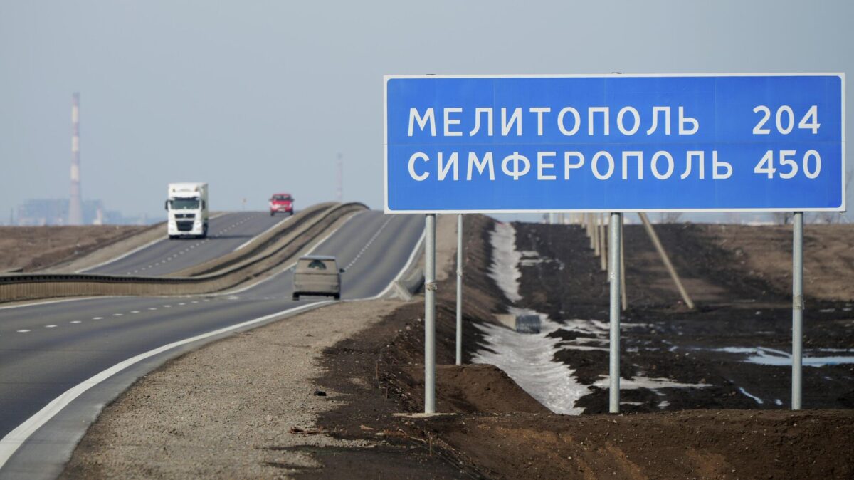 Оккупанты ограничили движение грузовиков в сторону Крыма