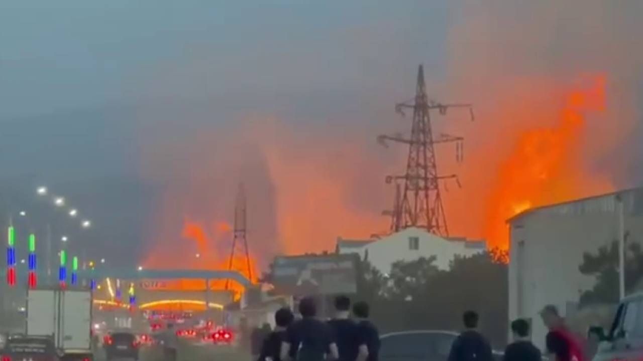 В Дагестане вспыхнула газовая труба, зарево видно за километры (Видео)