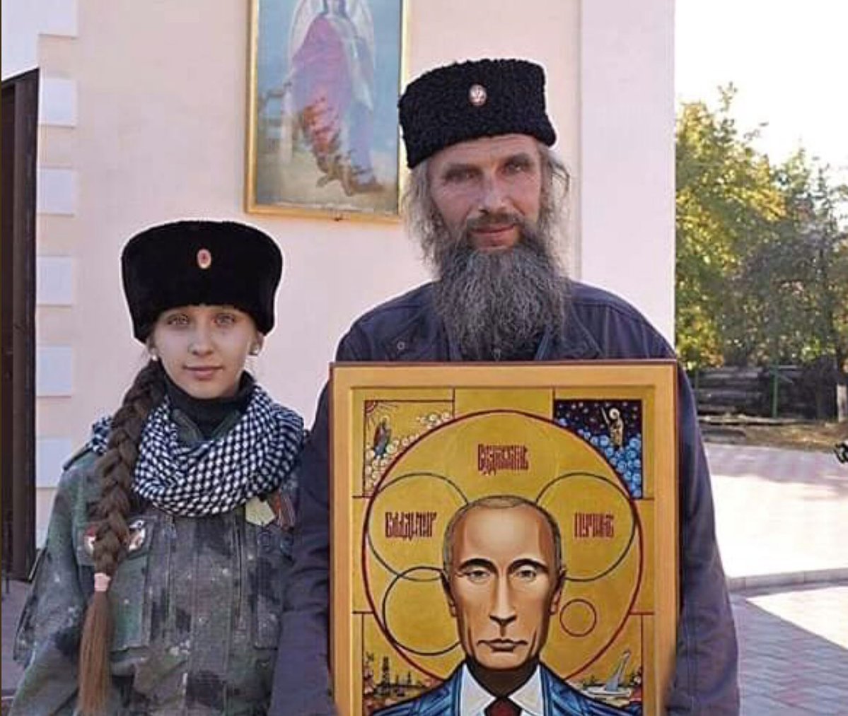 Будет организована раздача портретов Путина для целования