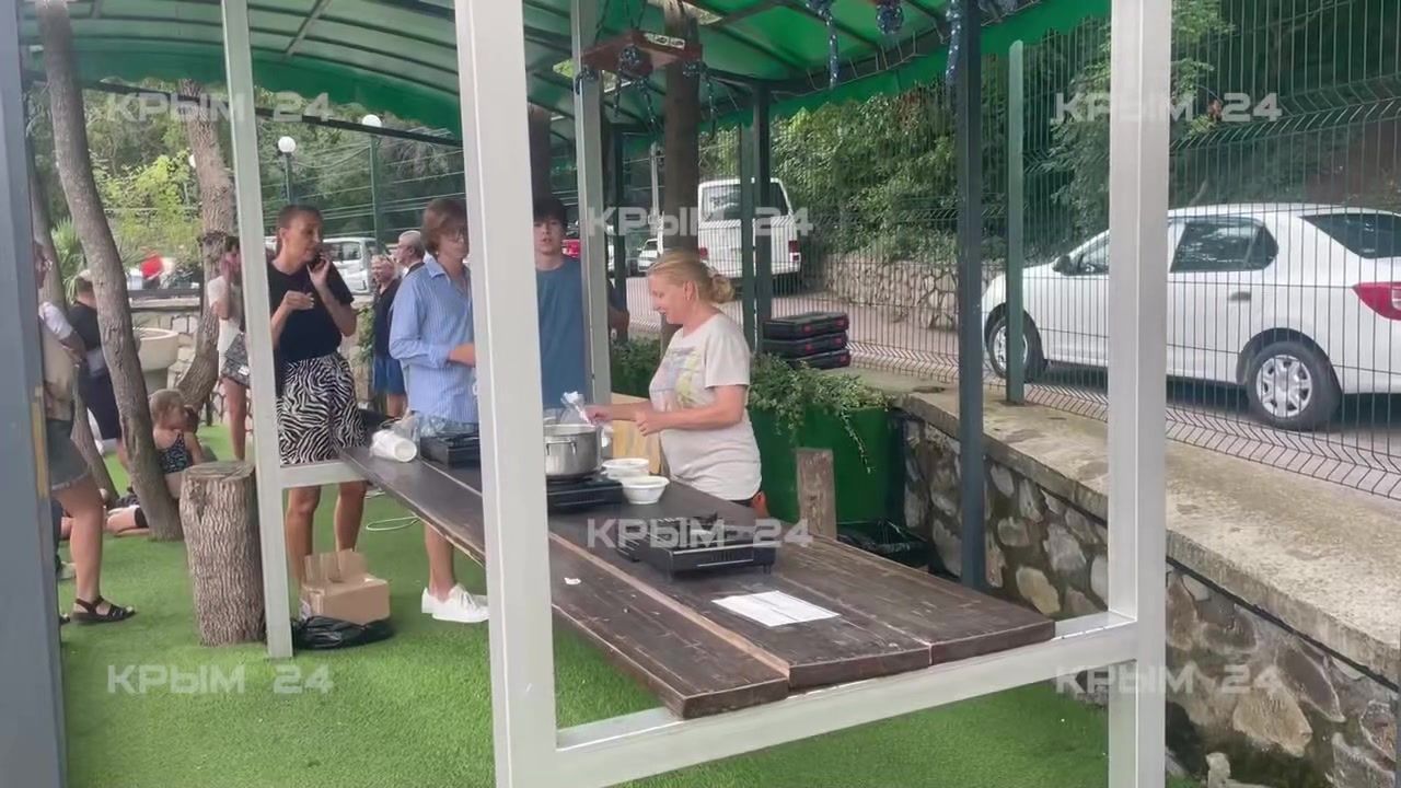 В Ялте из-за коллапса с электричеством обустраивают полевые кухни для тысяч домов